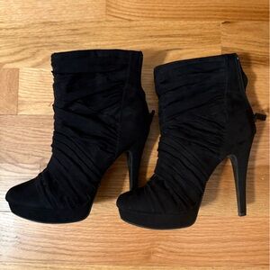 ELLE rouched, black, suede ankle bootie